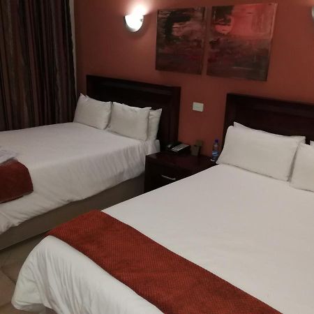 Royal Hotel Polokwane Extérieur photo