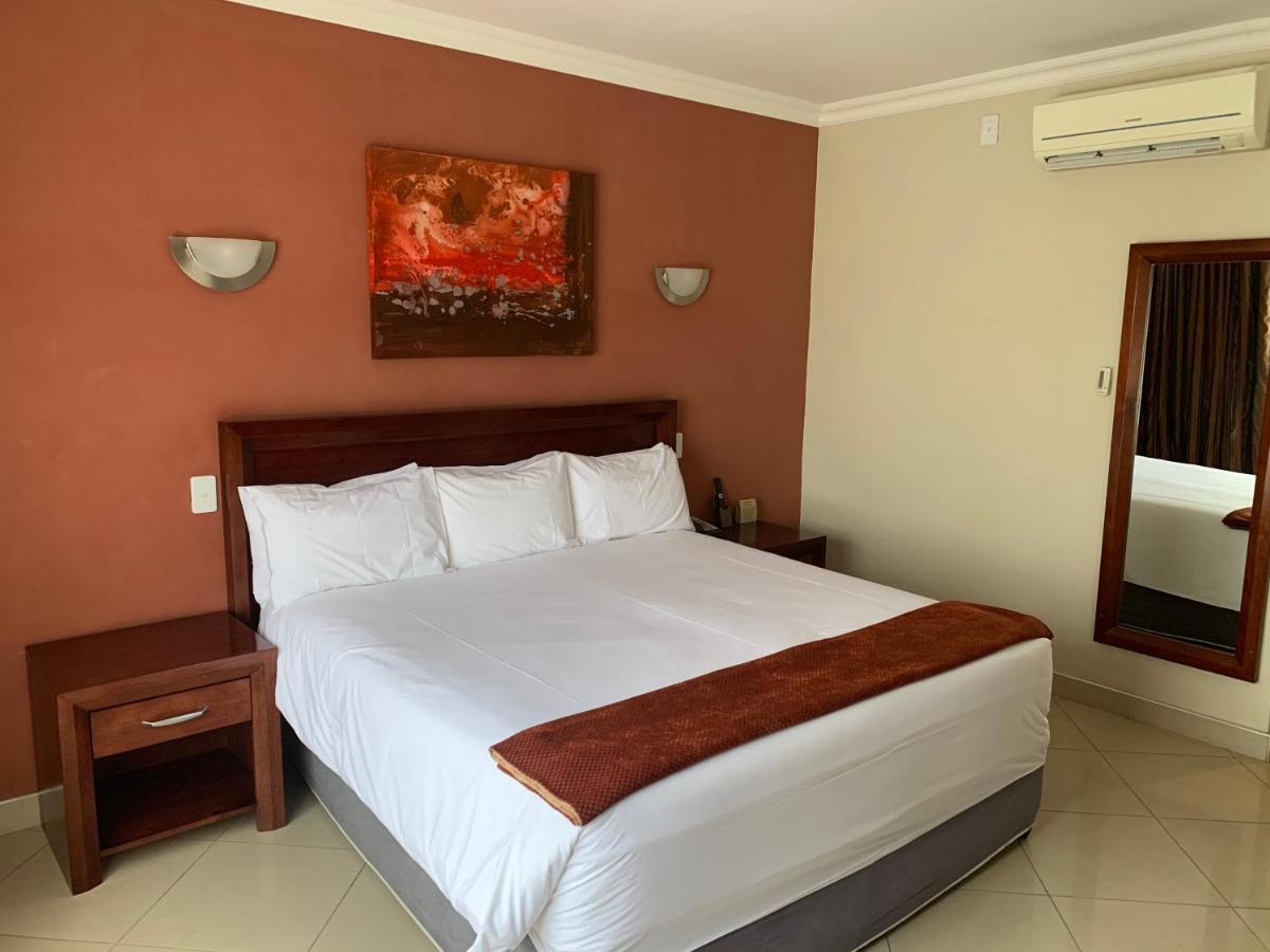 Royal Hotel Polokwane Extérieur photo