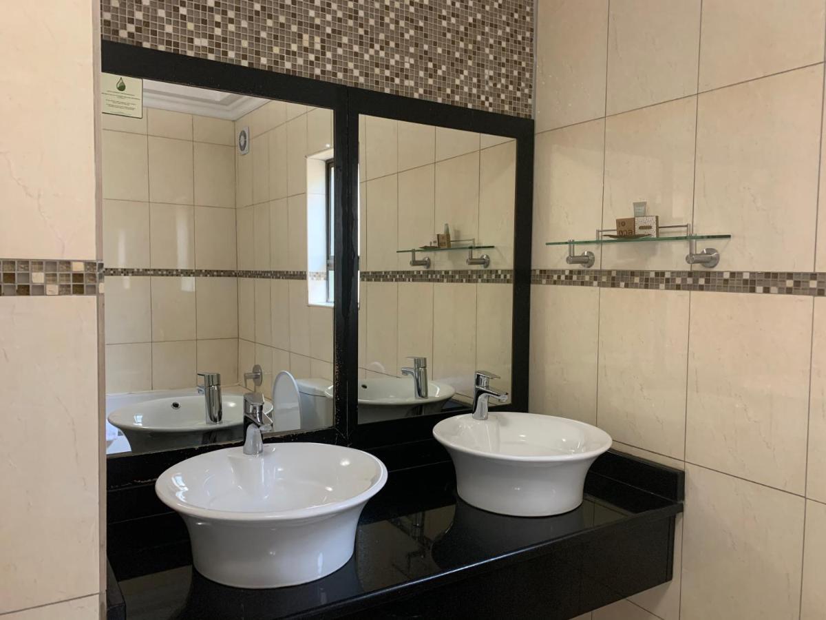 Royal Hotel Polokwane Extérieur photo