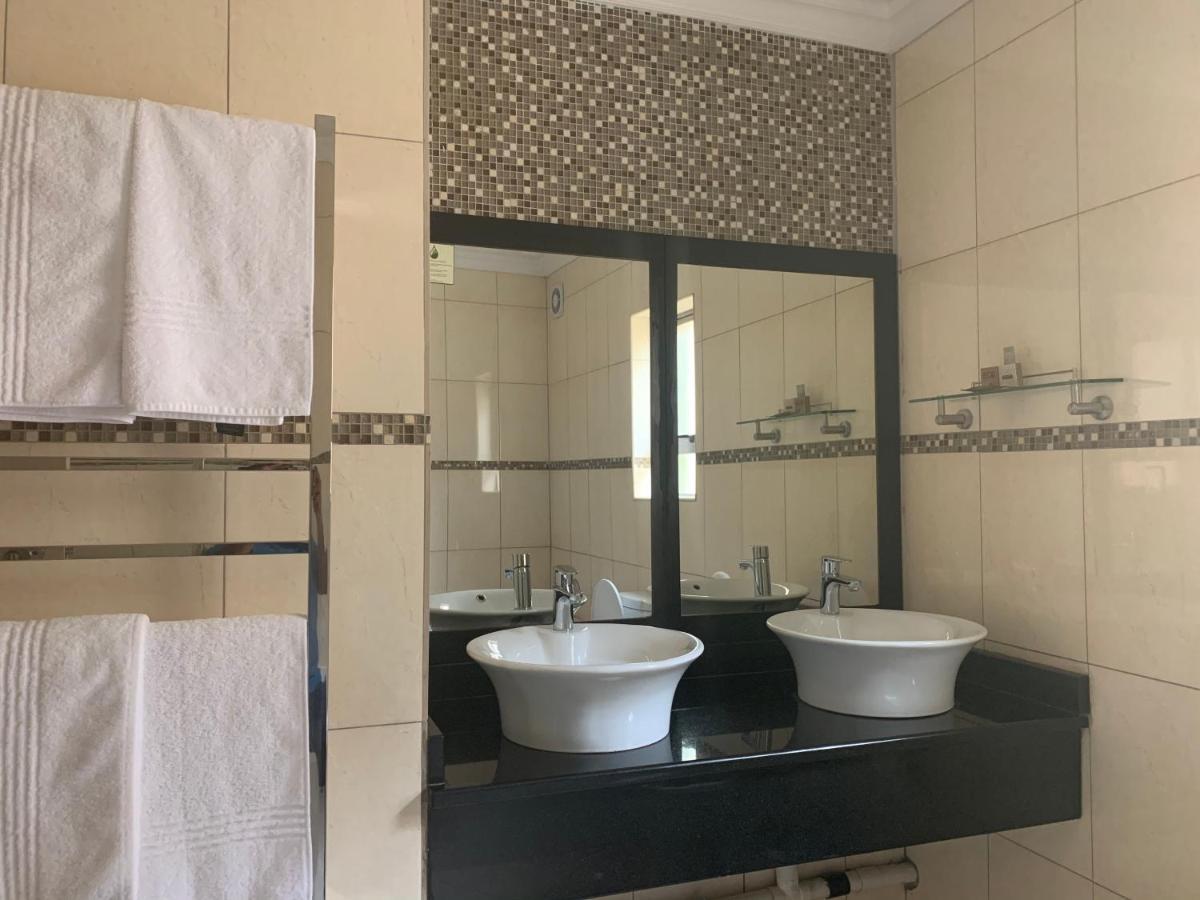 Royal Hotel Polokwane Extérieur photo
