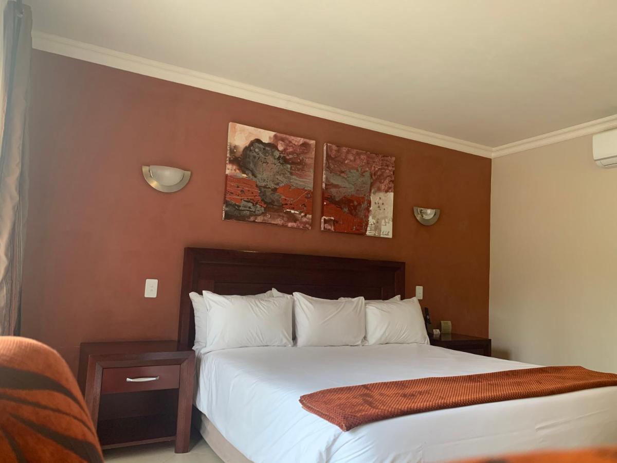 Royal Hotel Polokwane Extérieur photo